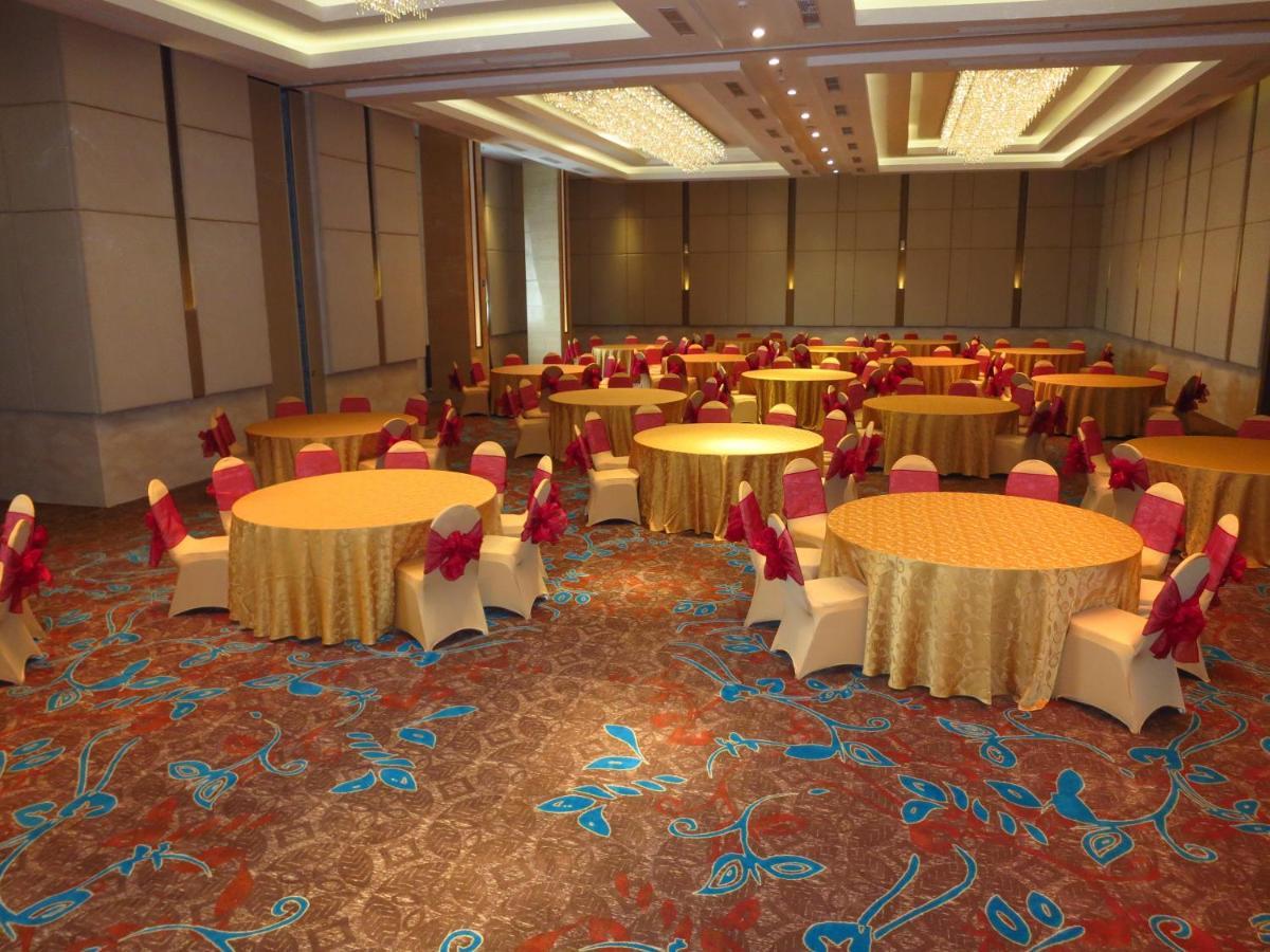 Aston Solo Hotel Екстериор снимка