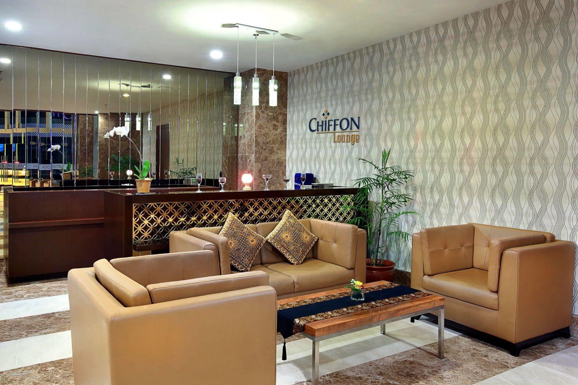 Aston Solo Hotel Екстериор снимка